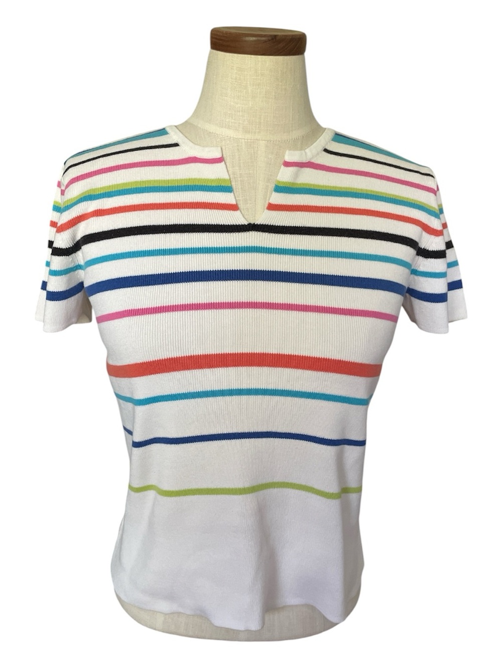 •Designers Originals Vintage White Short Sleeve Knit Top with Multi-Color Strip